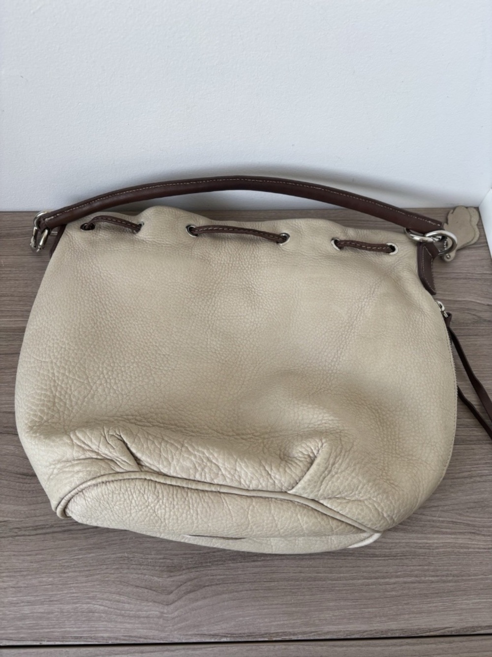 Roots Taupe and Dark Brown Leather Drawstring Bucket Bag - Picture 6 of 10